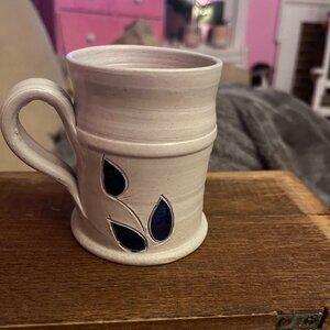 Williamsburg Pottery Salt Glazed Mug with Cobalt Blue Leaves